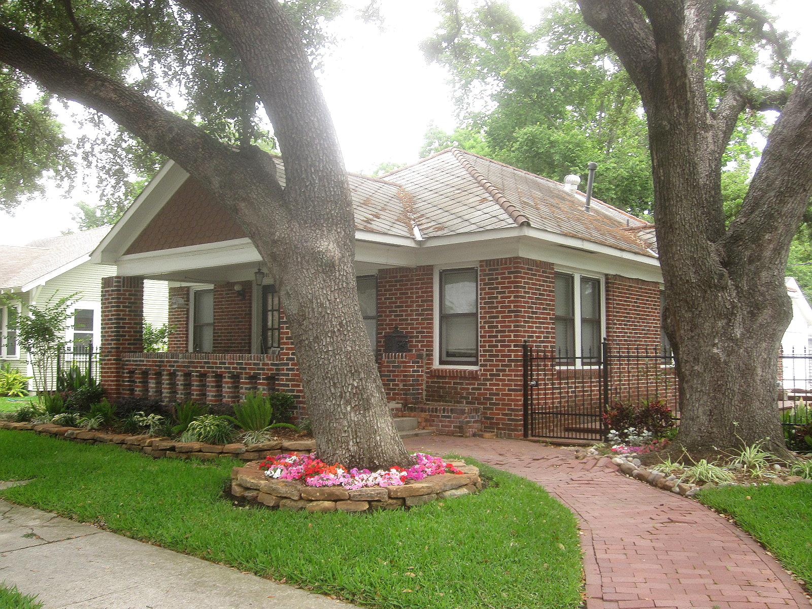 The OtHeR HoUsToN: TYPES OF BUNGALOWS The OtHeR HoUsToN TYPES OF BUNGALOWS