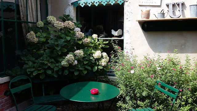 La maison sur la place, chambre d'hôtes, café, brocante à Marennes d'Oléron France