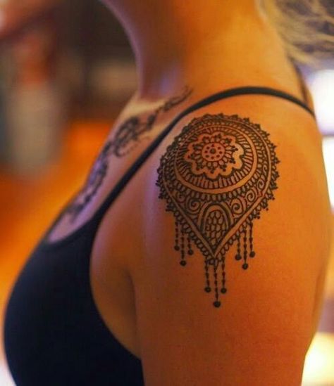 Trendy Mehendi Designs shoulder and back Trendy Mehendi Designs shoulder and back