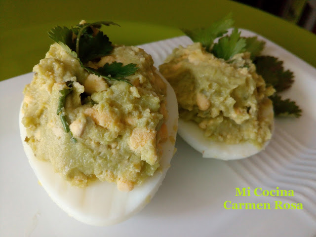 Huevos Rellenos Con Guacamole 
