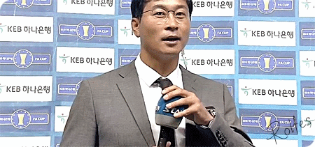 안경과 정장이 잘어울리는 중년의 섹시함...ㅎㄷㄷ.gif | 인스티즈