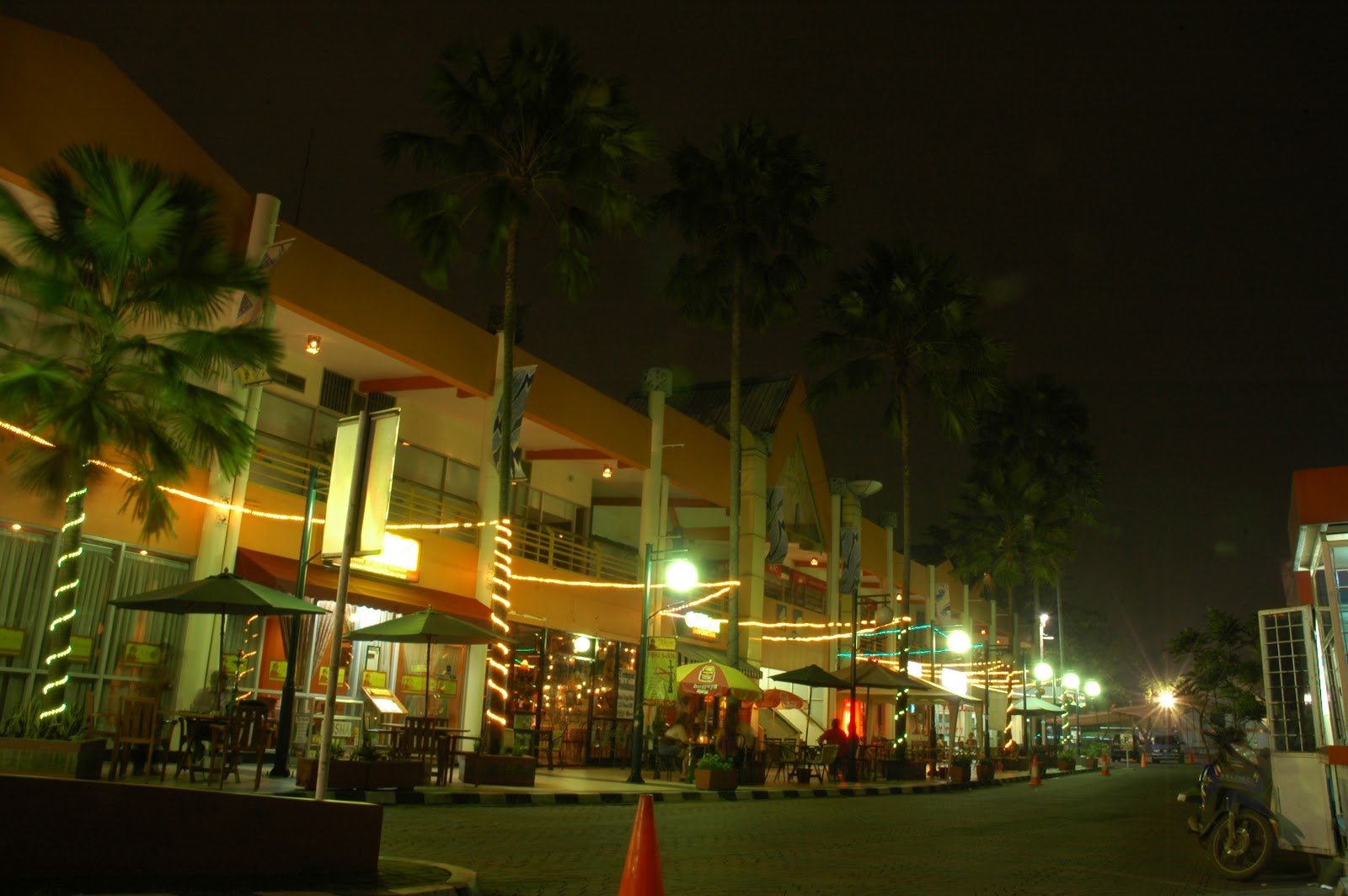 Andy Arsitek Pasar or Plaza Festival?