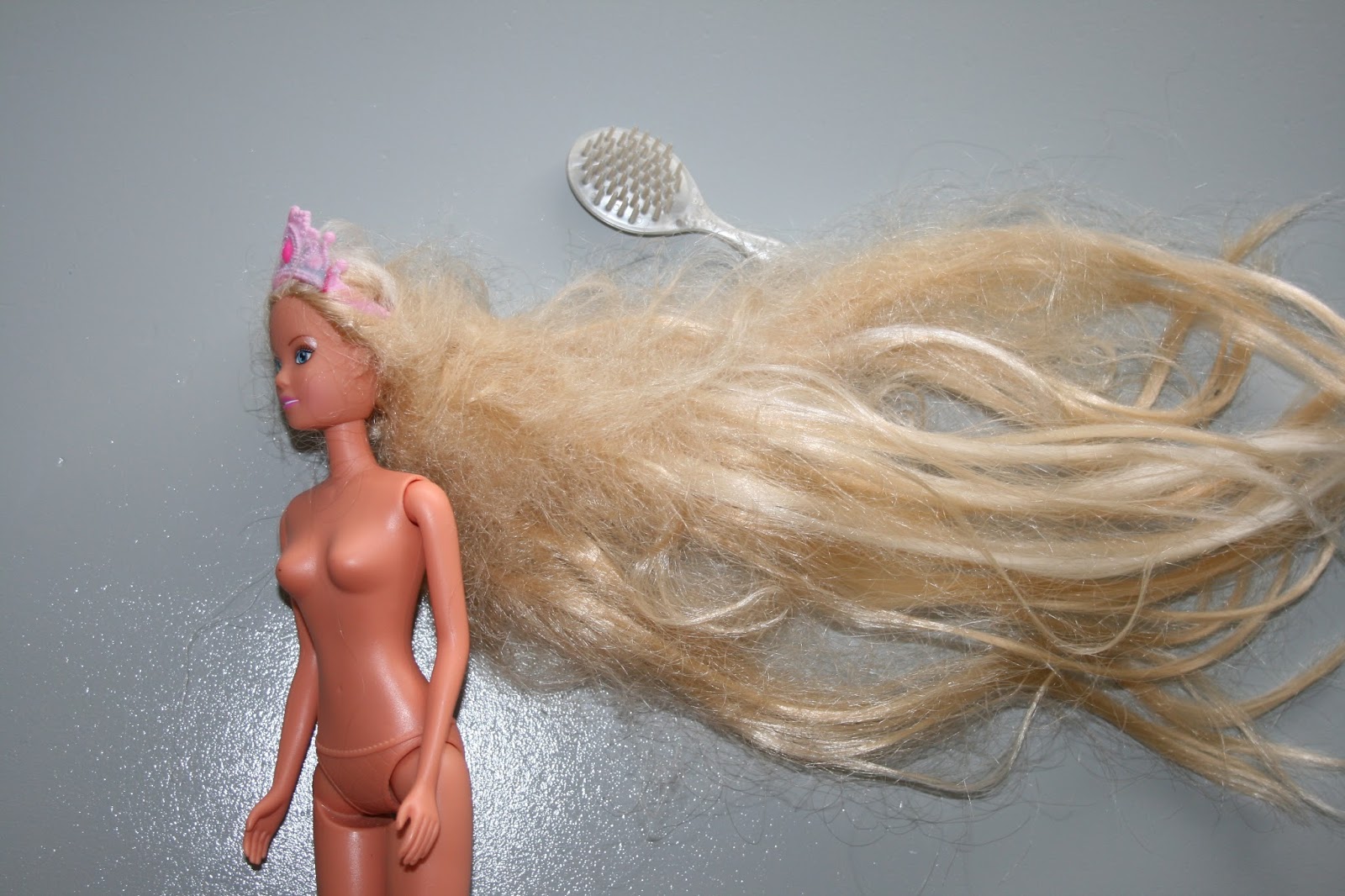 av hvert: Har barbie dukkene deres bustete hår?
