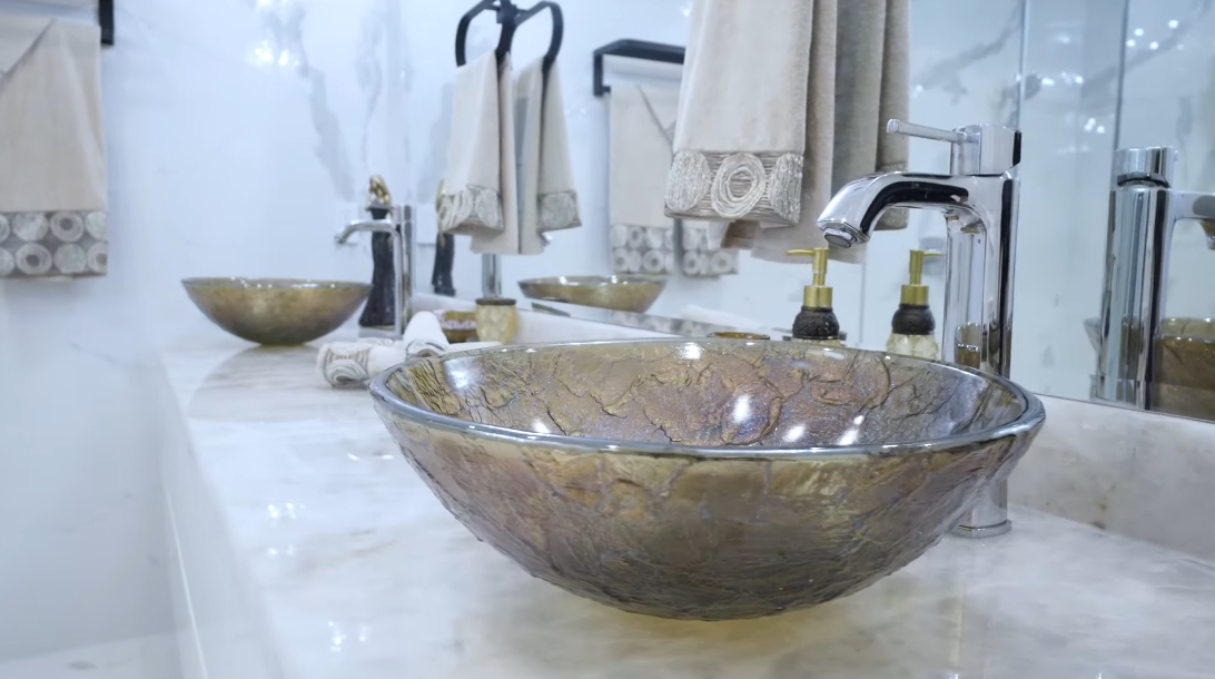 75 Interior Design Photos vs. 1487 Minto Crescent, Vancouver Luxury Mansion Tour
