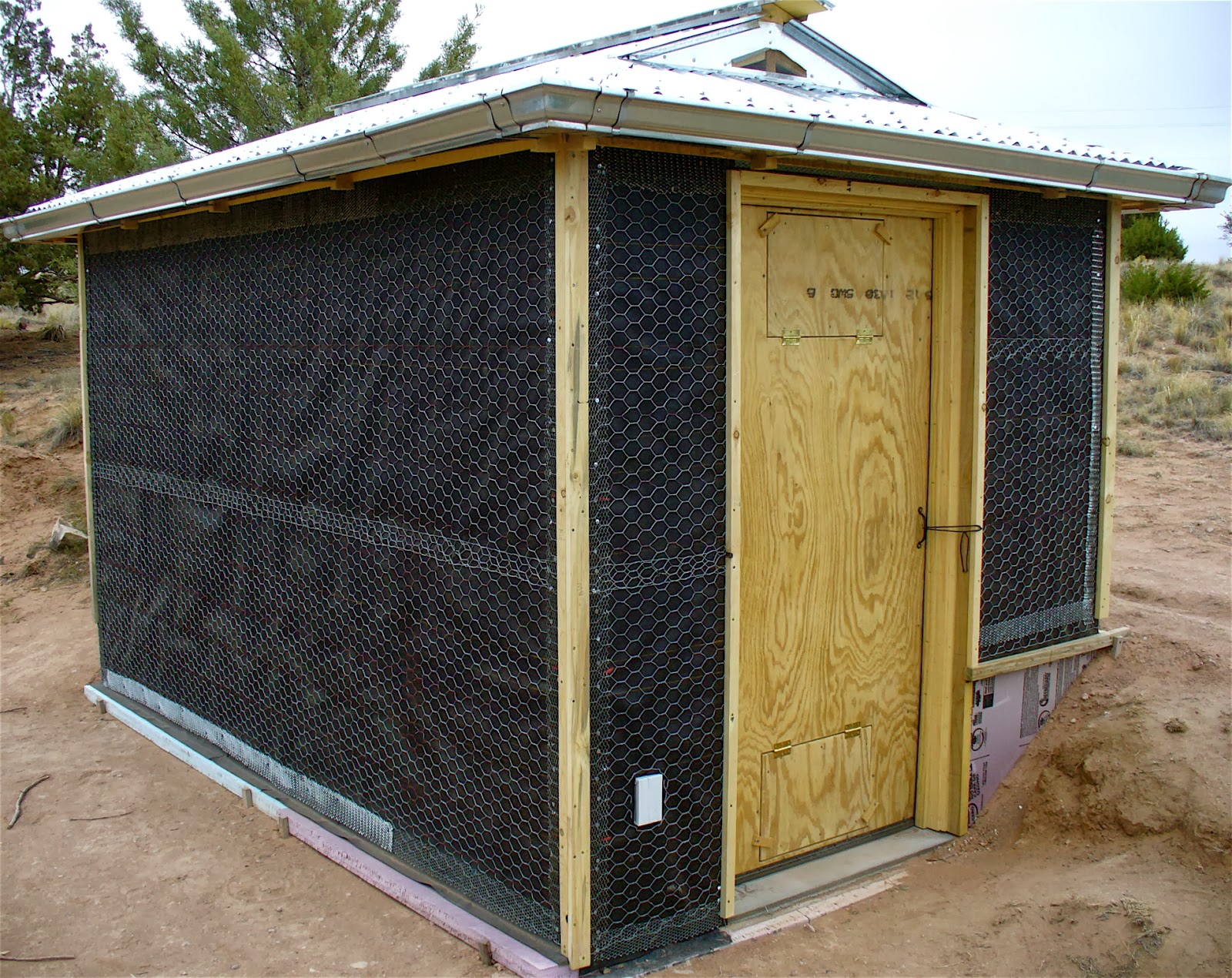 alt-build-blog-building-a-well-house-10-finishing-up
