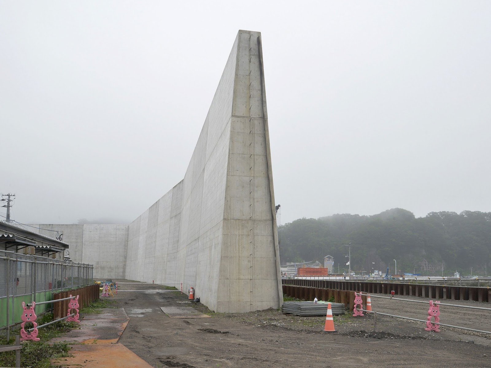 Japan tsunami shield