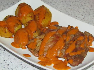Ceafa de porc la tava cu cartofi copti si sos de ardei / Oven baked pork chops with potatoes and pepper sauce