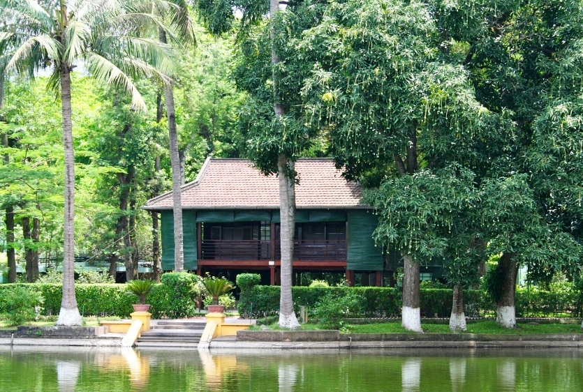 Chia sẻ kinh nghiệm du lịch Hà Nội tại Nhà sàn Bác Hồ