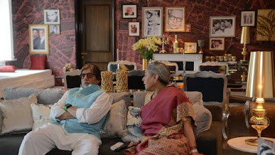 अमिताभ बच्चन और जया बच्चन अमिताभ बच्चन और जया बच्चन फ़िल्म की एंड का के एक दृश्य में।