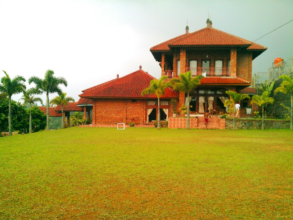 RAJANYA SEWA VILLA DI PUNCAK: Villa Cisarua