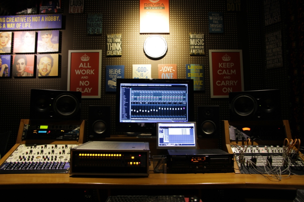 SEWA STUDIO REKAMAN PROFESSIONAL, REVISA STUDIO JAKARTA