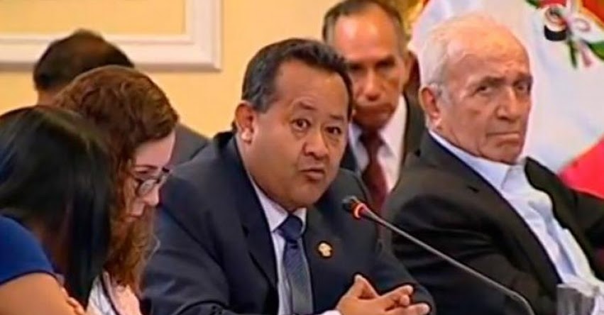 ¡AUNQUE USTED NO LO CREA! Congresista fujimorista Bienvenido Ramírez asegura que «Leer mucho causa Alzheimer» ¡AUNQUE USTED NO LO CREA! Congresista fujimorista Bienvenido Ramírez asegura que «Leer mucho causa Alzheimer»
