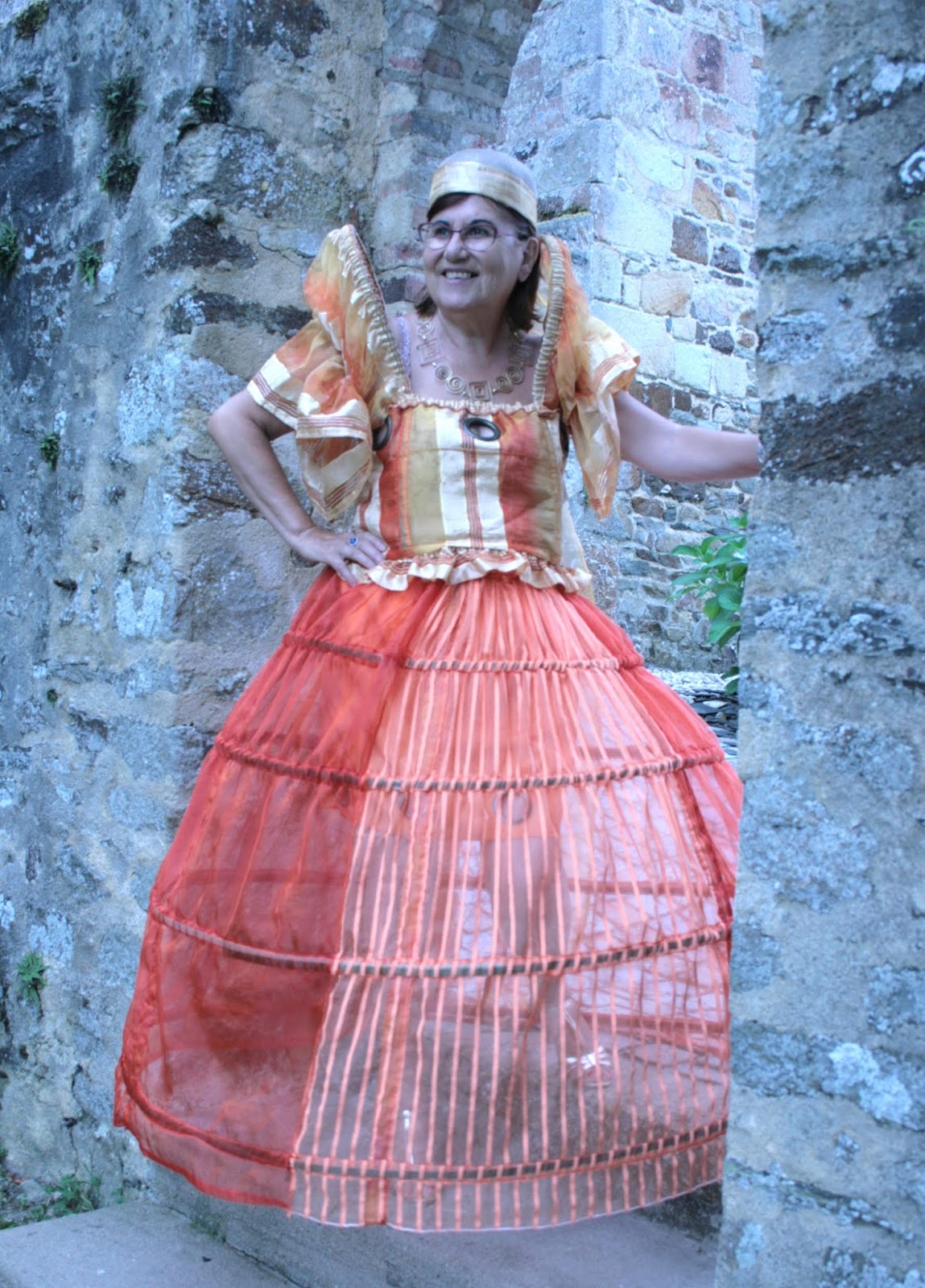 TRICOT FAIT MAIN Robe panier bustier orange by Odismais