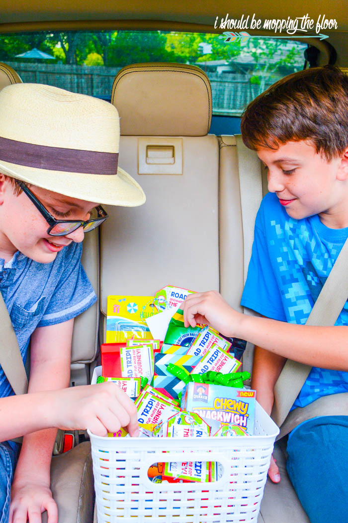 Budget-Friendly Road Trip Survival Kit | Free printables and activity ideas to make a long trip a LOAD of fun! Also great to keep kiddos off of devices.
