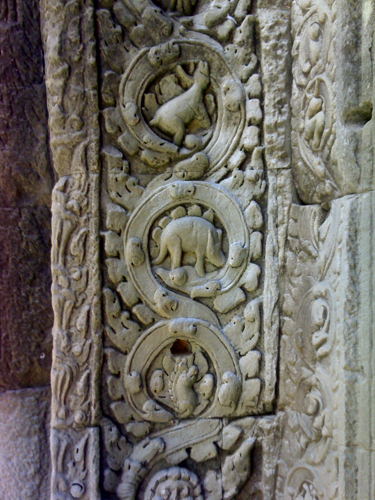 KI Media: Dinosaurs (stegosaur us) at Ta Prohm Temple, Siem Reap, Angkor?