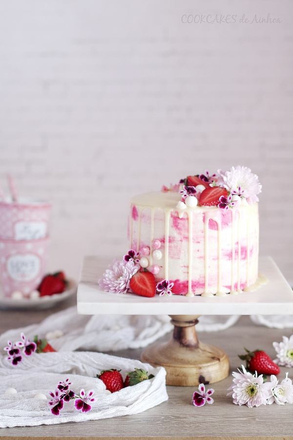 Layer Cake Blanca y Rosa: fresas, agua de azahar y queso. Cookcakes de Ainhoa
