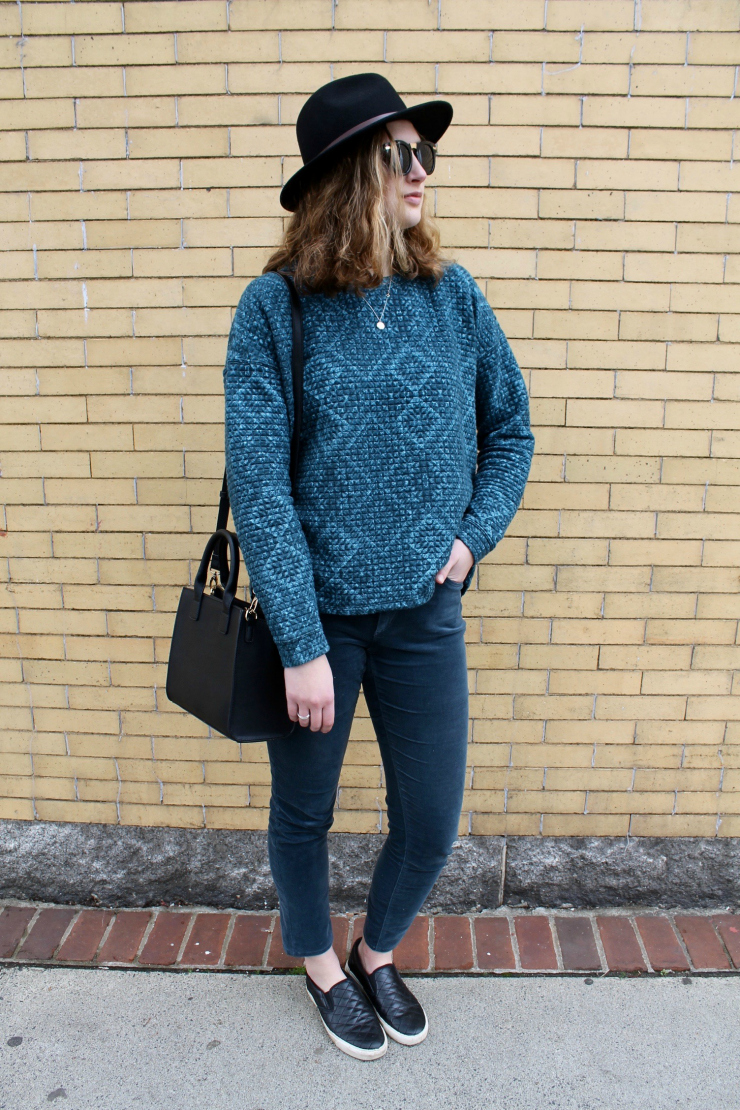 Ton sur ton dressing in peacock blue, fashion
