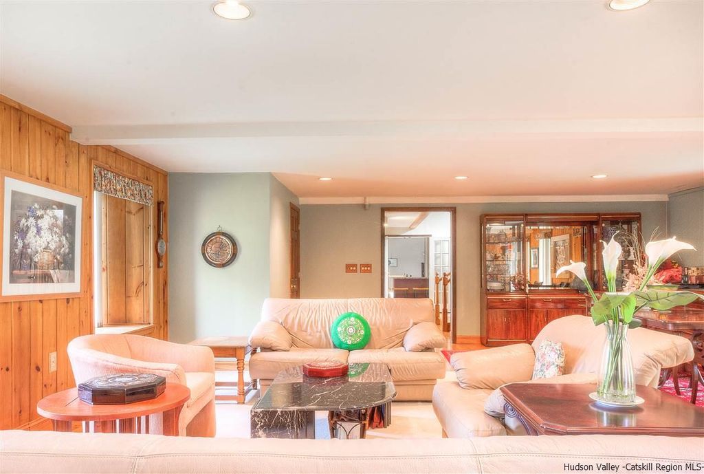 Sweet House Dreams 1987 Contemporary in Rifton, New York