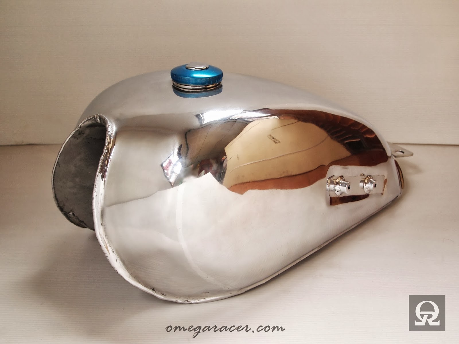 Omega Racer: Kawasaki W650 Aluminium Tank