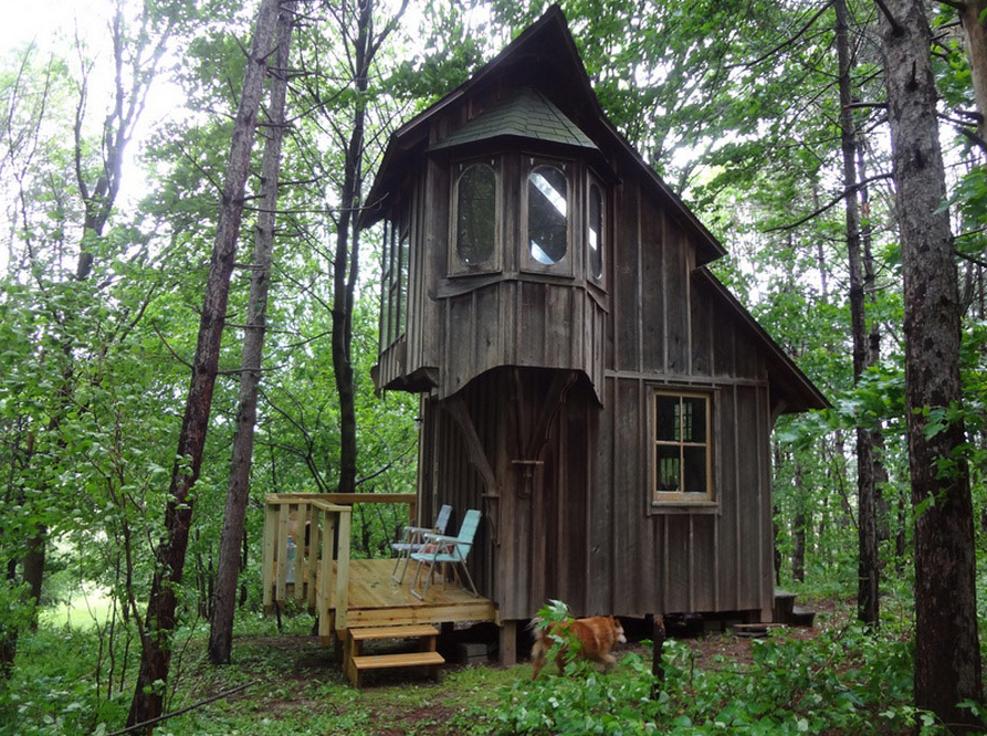 Coolest Cabins: Cottage style cabin, Michigan