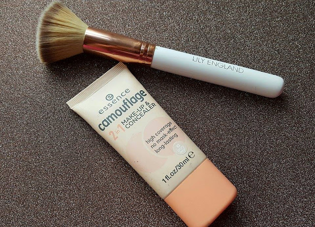 Essence Fondotinta Camouflage 2in1 Makeup &amp; Concealer
