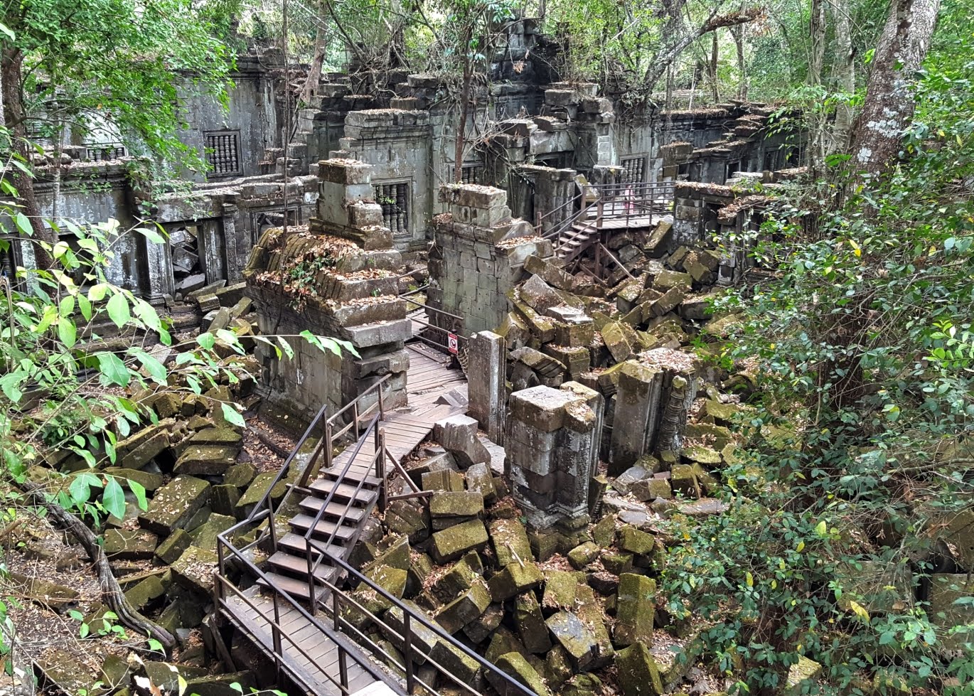 Igoiseeishoot Exploring The Jungle Temple Of Beng Mealea