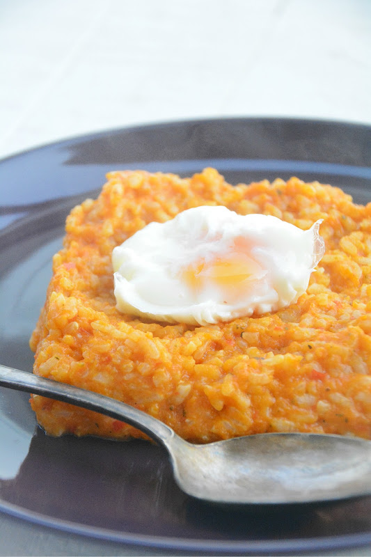 Arroz con verduritas y huevo poché