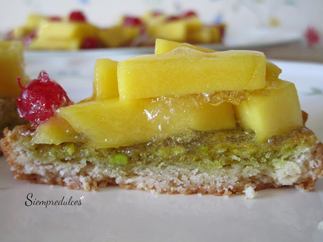 Tartaletas de mango, grosellas y pistachos (Siempredulces)