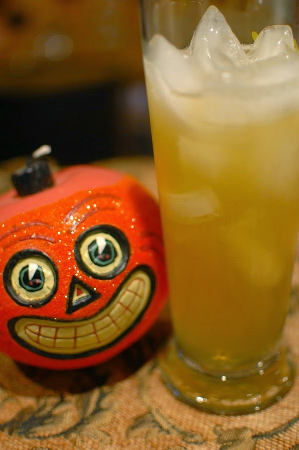 Decorate your drinks in Halloween