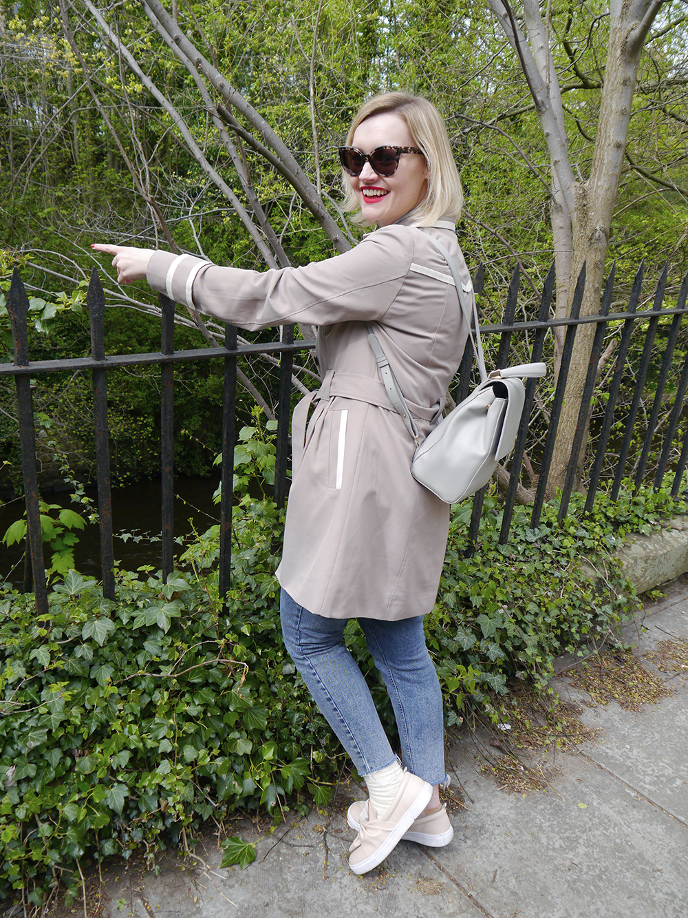 Things to do for free in Edinburgh- walk along the Water of Leith photoshoot in Stockbridge, free stuff to do in Edinburgh, walk to Stockbridge along Water of Leith, visit Dean Village in Stockbridge, free Edinburgh visit tips