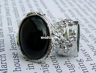 Modtoast Jewelry: Arty Oval Black/Silver Chunky Ring, $22.99