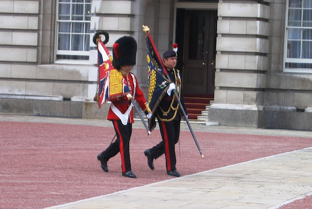 Buckingham Palace - zmiana warty