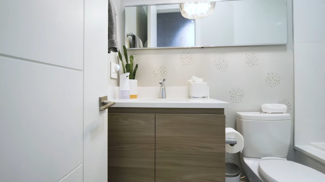 35 Interior Design Photos vs. 3046 N Ashland Ave Unit 1, Chicago Luxury Townhome Tour