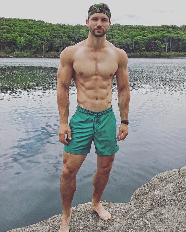 WE LOVE HOT GUYS Hot Guys Of Summer