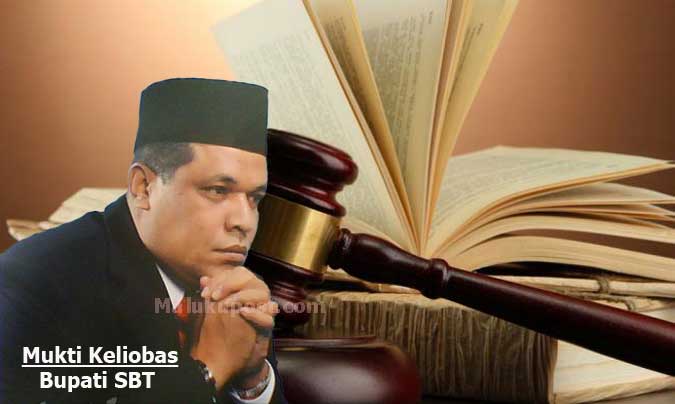 Bupati SBT Enggan Komentari Pencabutan SK 141 Ambon, Malukupost.com - Bupati Seram Bagian Timur (SBT) Mukti Keliobas enggan mengomentari putusan majelis hakim Pengadilan Tata Usaha Negara Ambon yang telah mencabut dan membatalkan SK pemecatan 52 kepala desa dan penjabat tanpa alasan jelas. Ketika dikonfirmasi melalui pesan singkat di Ambon, Kamis (8/6), bupati tidak bersedia membalas pesan tersebut untuk menjelaskan apakah Pemkab SBT akan mengembalikan status 52 kepala desa dan penjabat kades yang telah diberhentikan melalui SK bupati nomor 141 atau tidak.