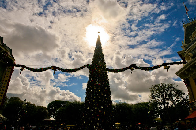 Disney Sisters: Disney December to Remember: Deck the Halls