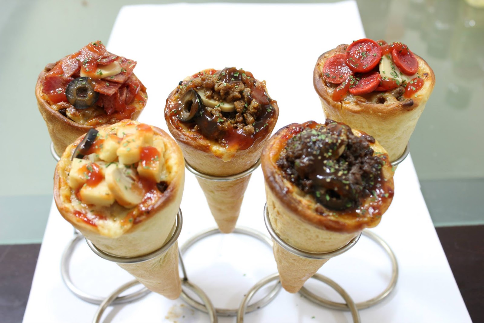 Membuat Pizza Cone | resep membuat pizza cone aneka jajanan bandung Membuat Pizza Cone | resep membuat pizza cone aneka jajanan bandung