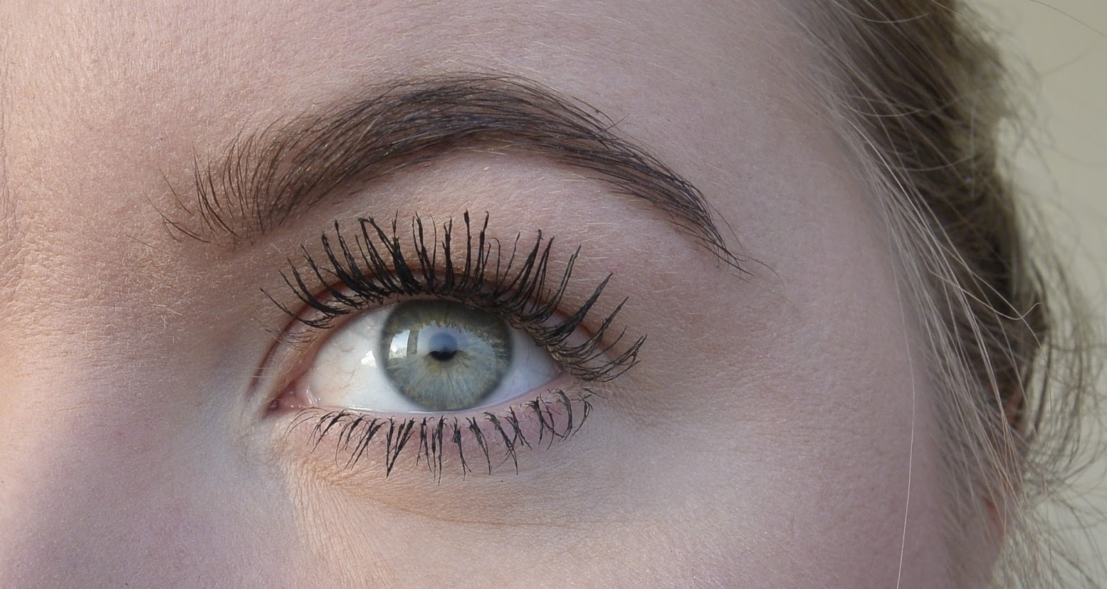 Essence eyebrow gel colour&shape review Irispraat.nl