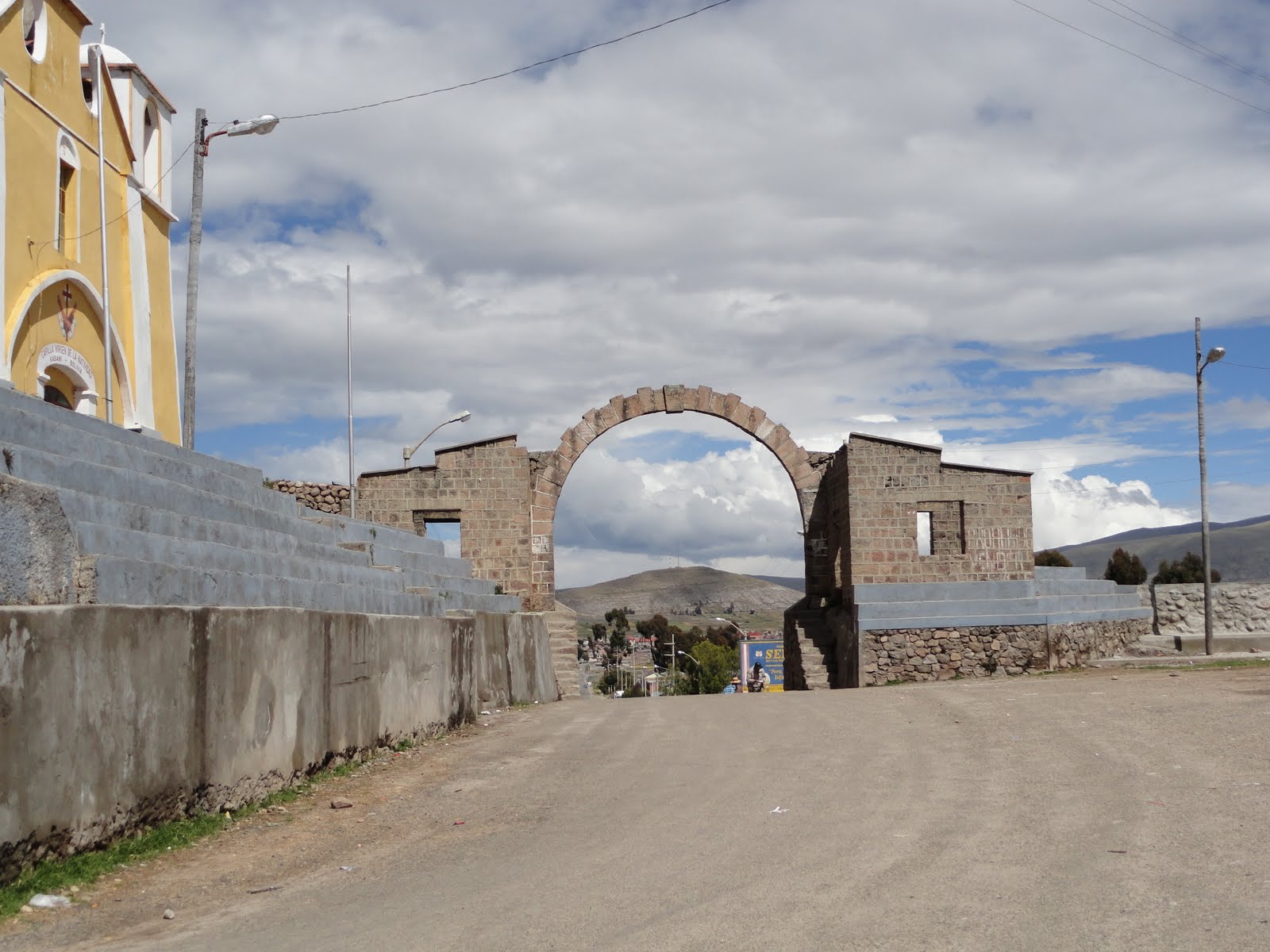 VIAJES EN MOTO EN 15x30 La PazCopacabana, BoliviaPuno