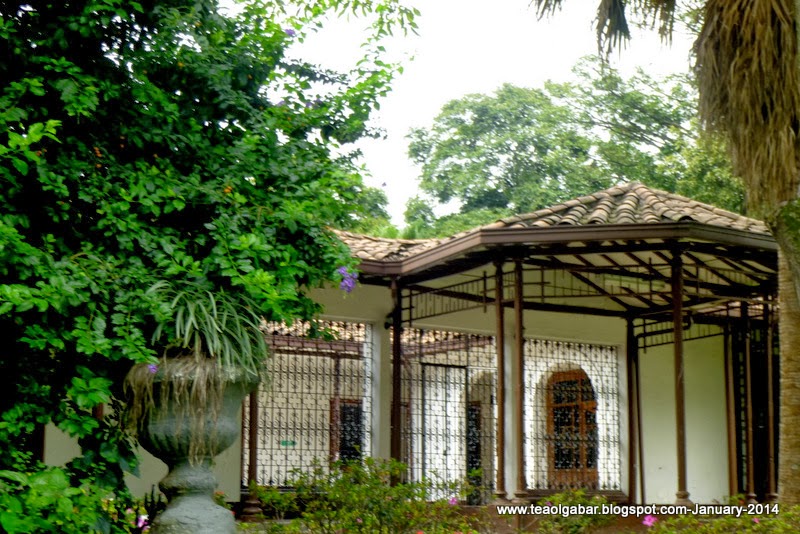 Un colectivo juvenil de fotos de *Colombia* At Zoo.....in Medellin, Colombia