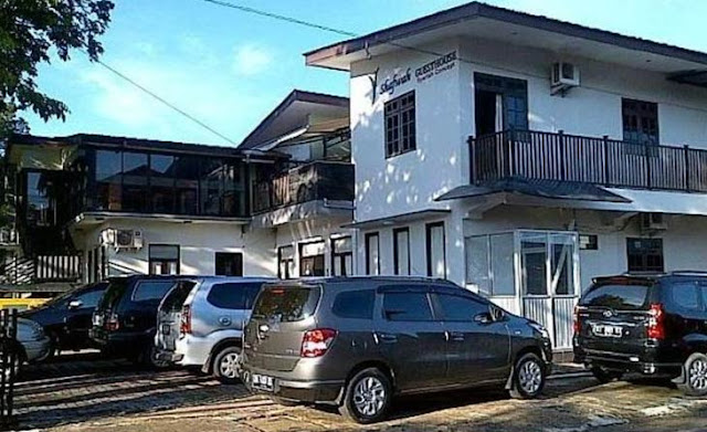 6 Daftar Hotel dan Penginapan Syariah di Banjarbaru dengan Tarif Murah Bepergian selalu erat kaitannya dengan tempat persinggahan. Begitupula jika bepergian ke Kota Banjarbaru. Bagi yang menginginkan nuansa Islami, nyaman dan murah, hotel-hotel dan penginapan ini bisa menjadi pilihan.