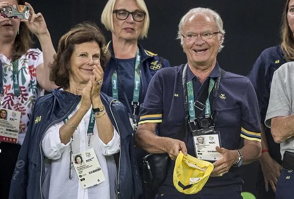 Queen Silvia and King Carl XVI Gustaf of Sweden watched the Women's Football Final match between Sweden and Germany at the 2016 Summer Olympics at the Maracana Stadium