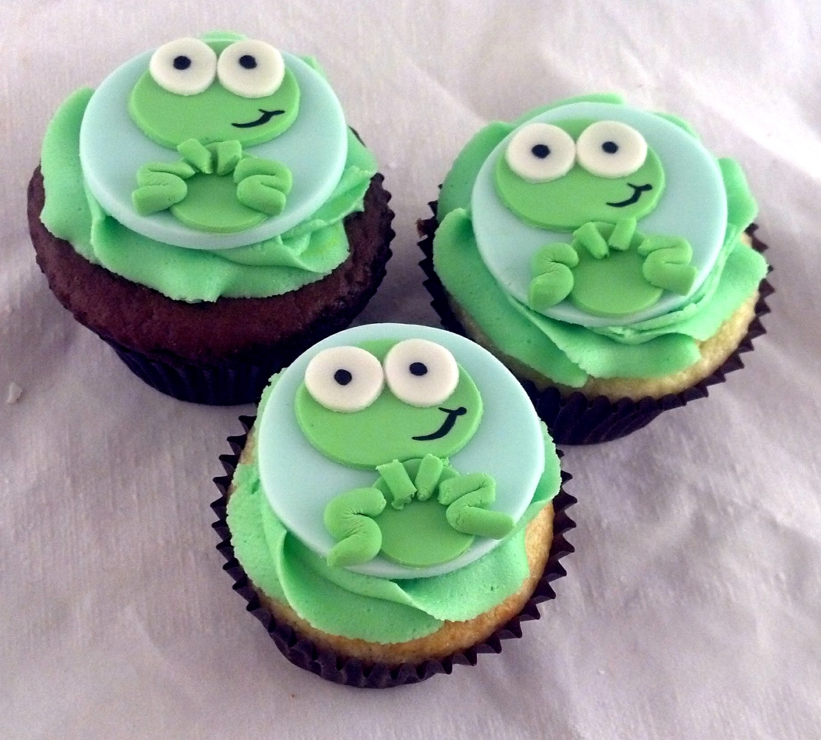 Sugar &amp; Spice Sweets: Frog Cupcakes
