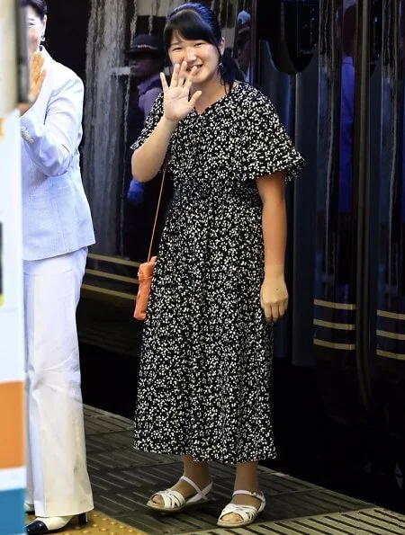 Emperor Naruhito, Empress Masako and Princess Aiko returned to Tokyo after a weekend holiday at Suzaki Imperial Villa