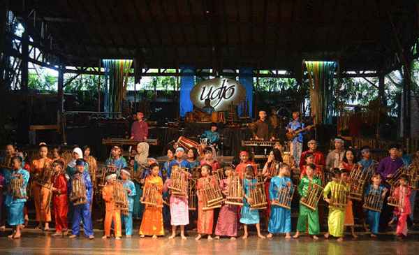 Wisata Saung Angklung Udjo