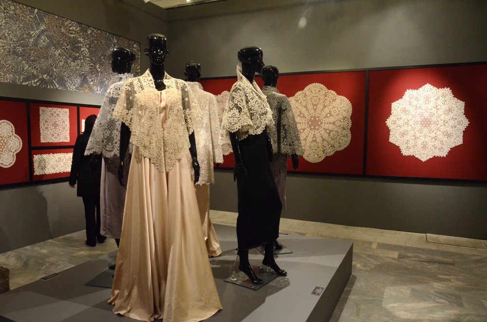 выставка кружева в музее декоративно-прикладного искусства. необычные кружевные выставки. вологодское кружево музей. вологодский музей кружева. выставка кружев 2022.