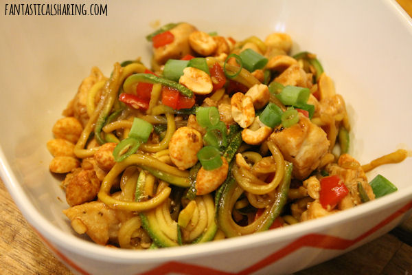 Kung Pao Chicken with Zoodles #chicken #maindish #recipe #kungpao #zoodles #zucchini