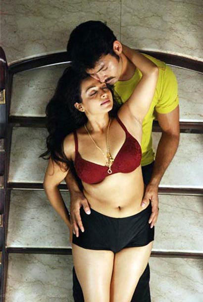 bikini Shaini in Ass lez lick