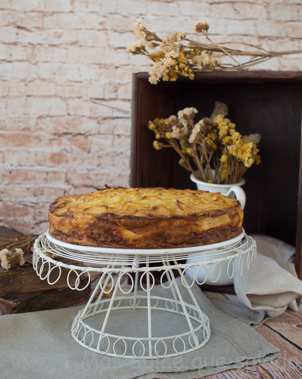 Pastel de patata relleno de jamón y queso