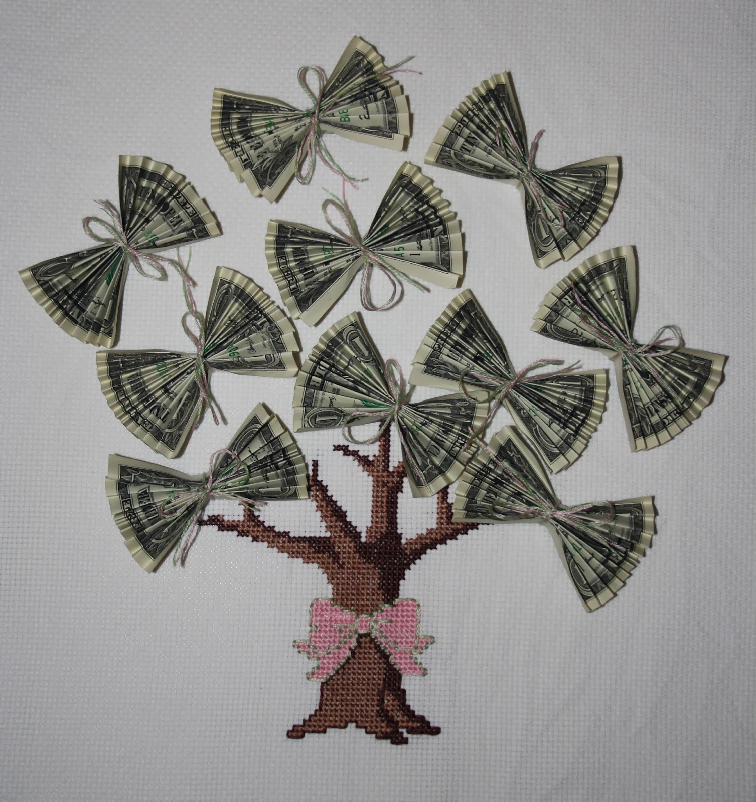 Дерево из купюр. Денежное дерево из купюр. Дерево из бумажных денег. Денежное дерево своими руками. Денежное дерево из бумаги.